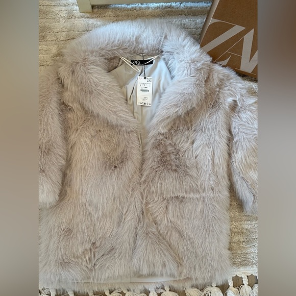 Zara Jackets & Blazers - Large faux fur Zara coat